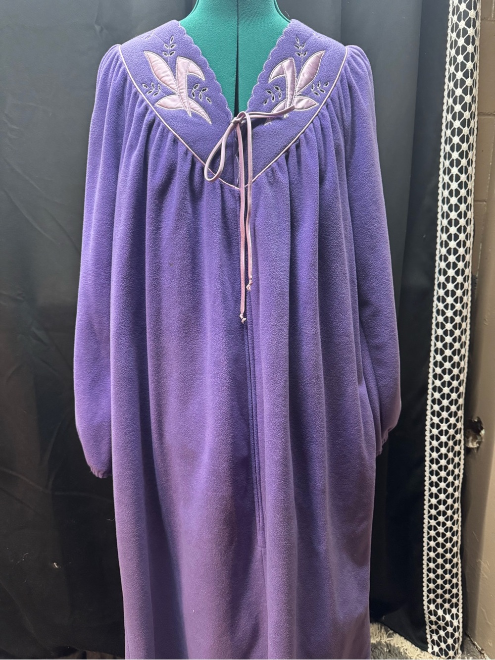 Embroidered Purple Plush Women's Robe with Tie Collar